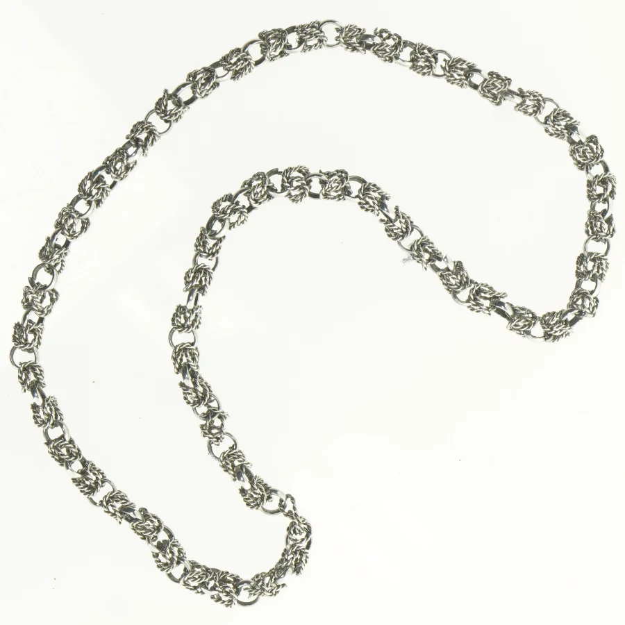 Sølvfarvet kædehalskæde (str. Ø 24 cm)
