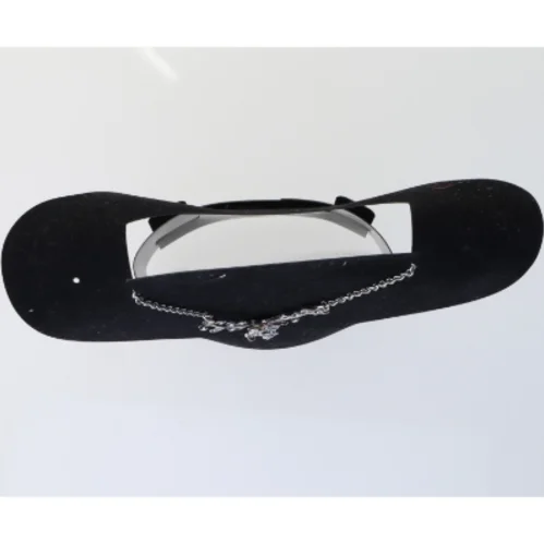 Sølvfarvet halskæde med bladvedhæng (str. 49 cm)