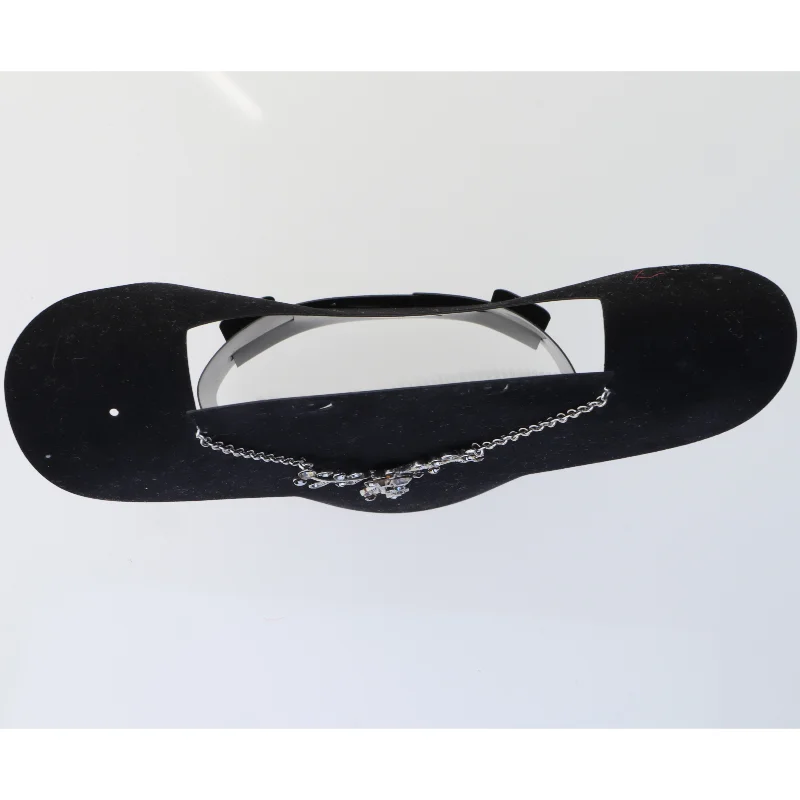 Sølvfarvet halskæde med bladvedhæng (str. 49 cm)