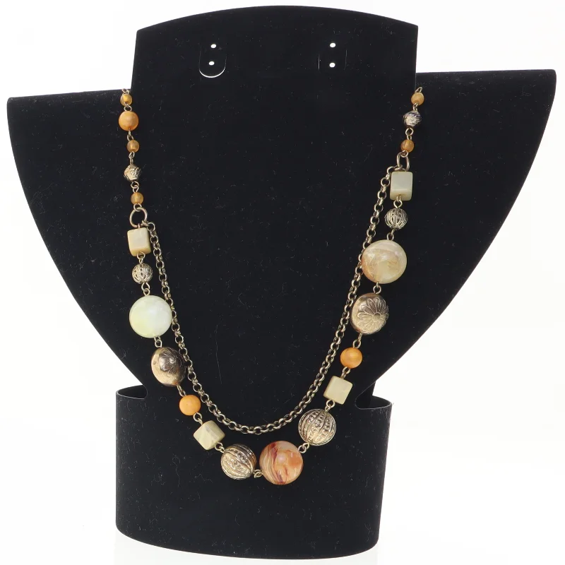 Halskæde med perler og vedhæng (str. 53 cm)