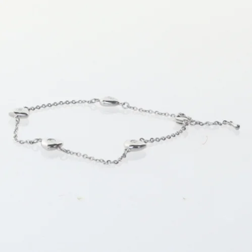 Sølvfarvet armbånd med vedhæng (str. 28 cm)