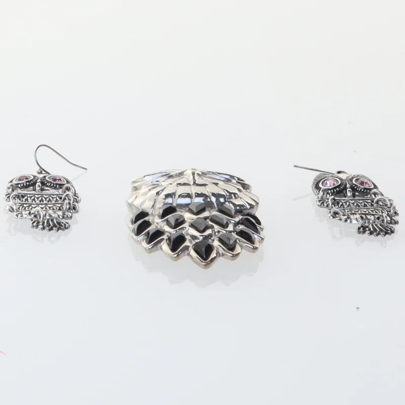 Sølvfarvede ugle øreringe og vedhæng (str. 7 x 4 cm og 5 x 2 cm)