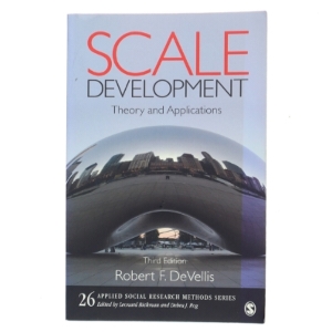 Scale development : theory and applications af Robert F. DeVellis (Bog)