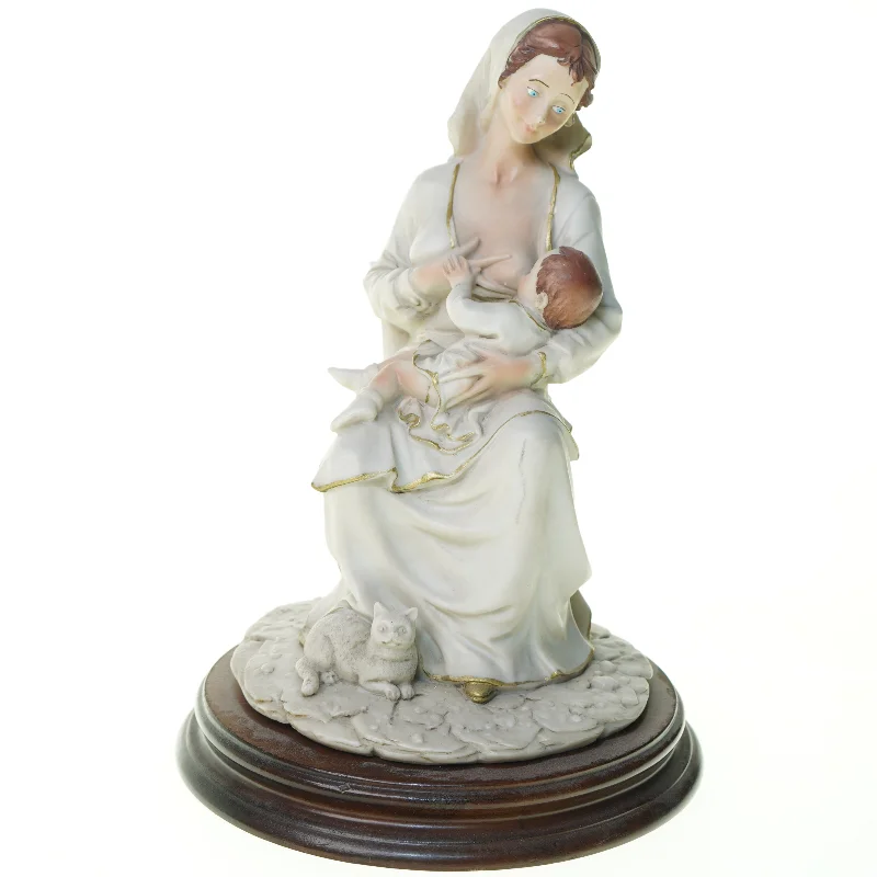 Figur af ammende moder (str. 30 x 21 cm)