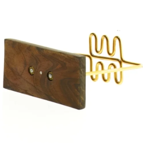 Lysestage i metal og træ (str. 10 x 5 x 8 cm)