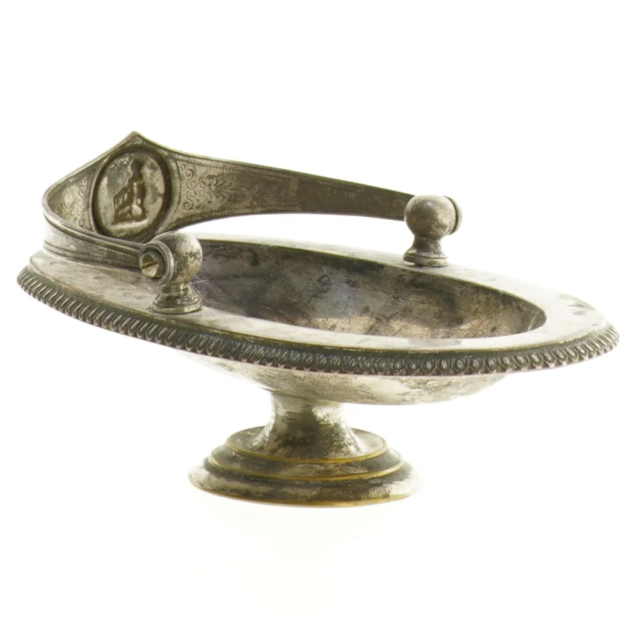 Antik sølvfarvet figur (str. 19 x 11 x 7 cm)