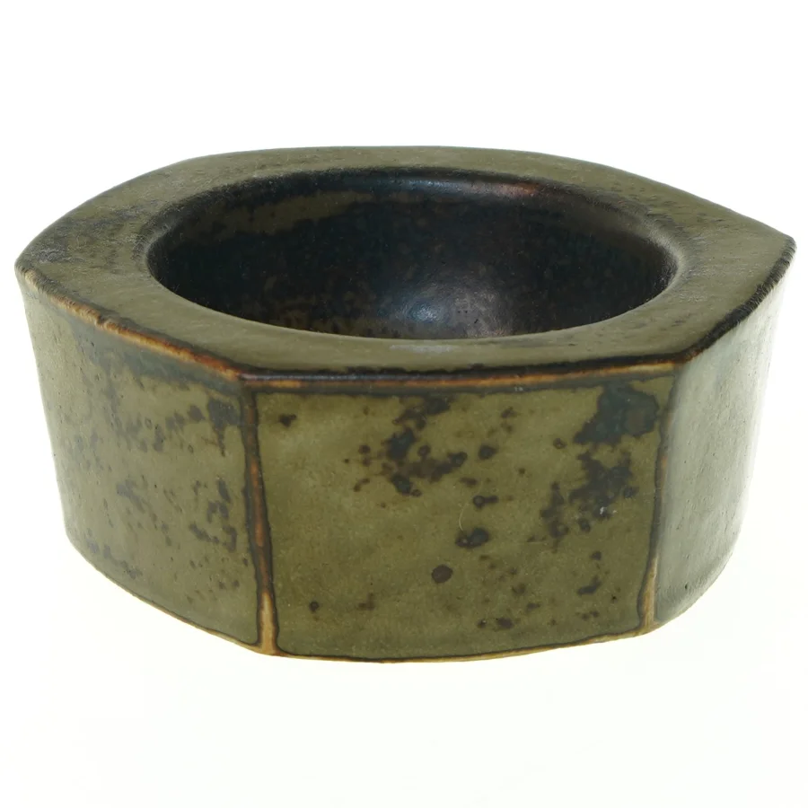 Kongelig Dansk Stentøj B&G 5805 Sekskantet skål lysebrun glasur Lisa Enquist fra Bing Og Grøndahl (str. 12 x 6 cm)