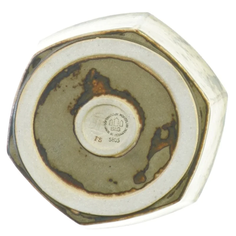 Kongelig Dansk Stentøj B&G 5805 Sekskantet skål lysebrun glasur Lisa Enquist fra Bing Og Grøndahl (str. 12 x 6 cm)