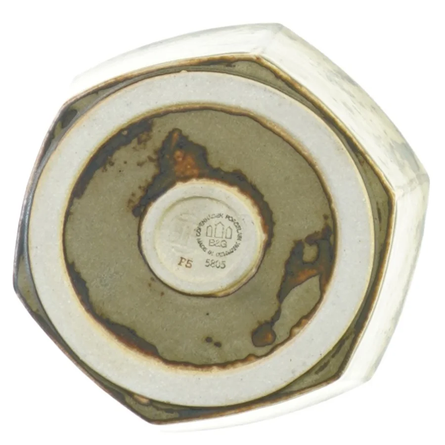 Kongelig Dansk Stentøj B&G 5805 Sekskantet skål lysebrun glasur Lisa Enquist fra Bing Og Grøndahl (str. 12 x 6 cm)