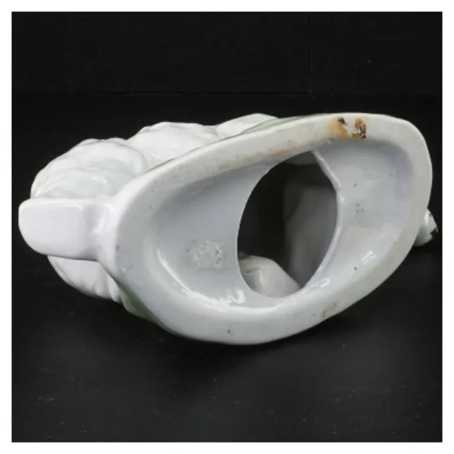 Porcelæns isbjørn figur (str. 23 x 13 x 8 cm)