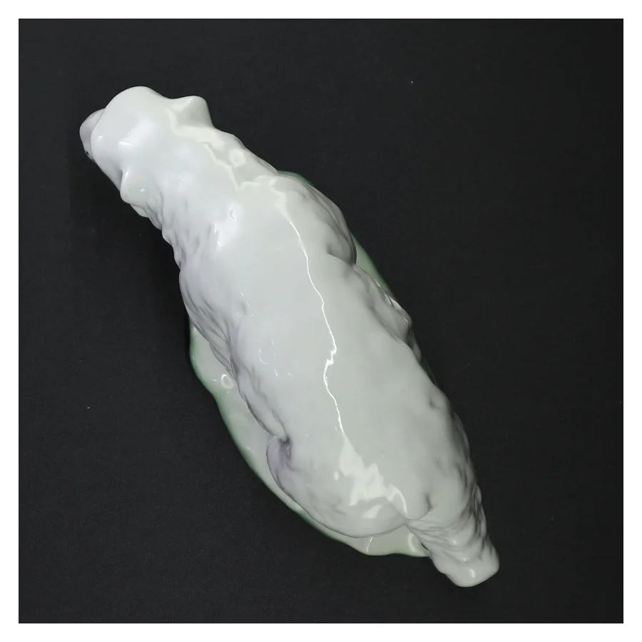 Porcelæns isbjørn figur (str. 23 x 13 x 8 cm)