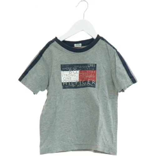 T-Shirt fra Tommy Hilfiger (str. 104 cm)
