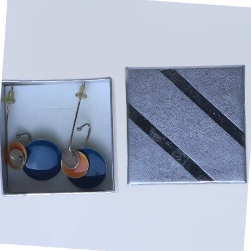 Øreringe i gaveæske (str. 4,5 cm)