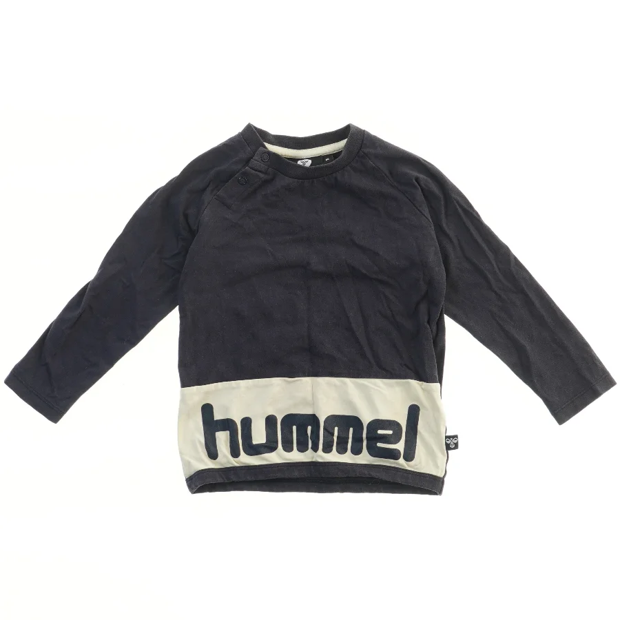 Langærmet bluse med logo fra Hummel (str. 86)