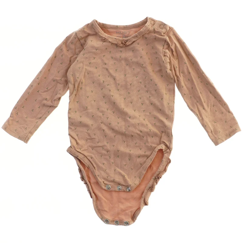 Langærmet bodystocking med mønster fra Hust & Claire (str. 74)