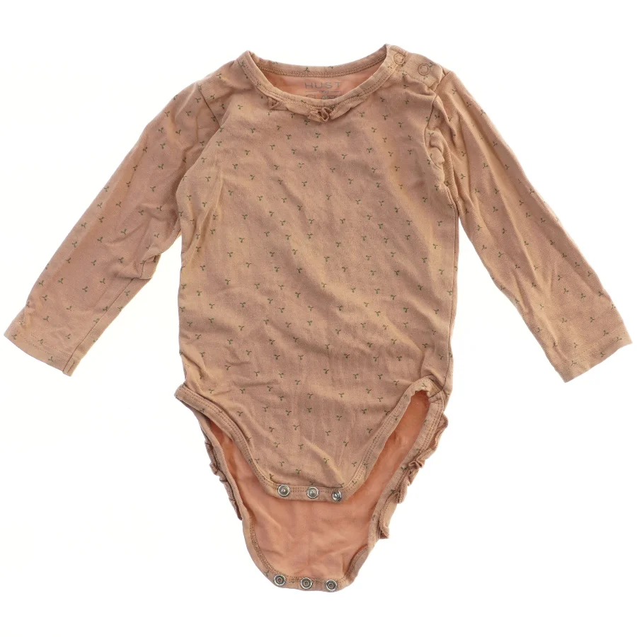 Langærmet bodystocking med mønster fra Hust & Claire (str. 74)