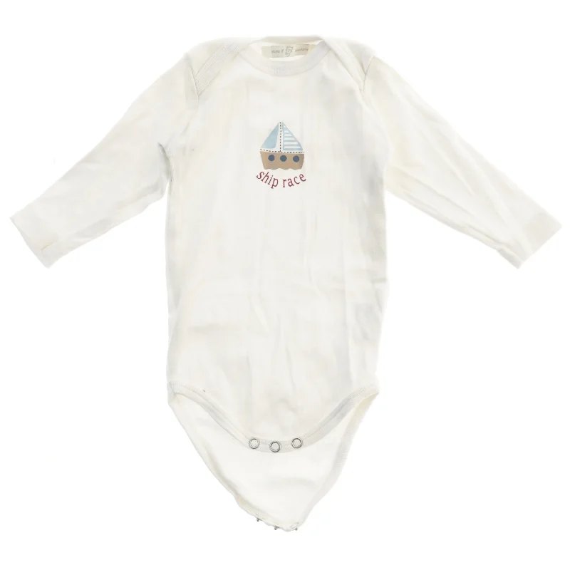 Langærmet bodystocking med skibsmotiv fra Name It (str. 62)