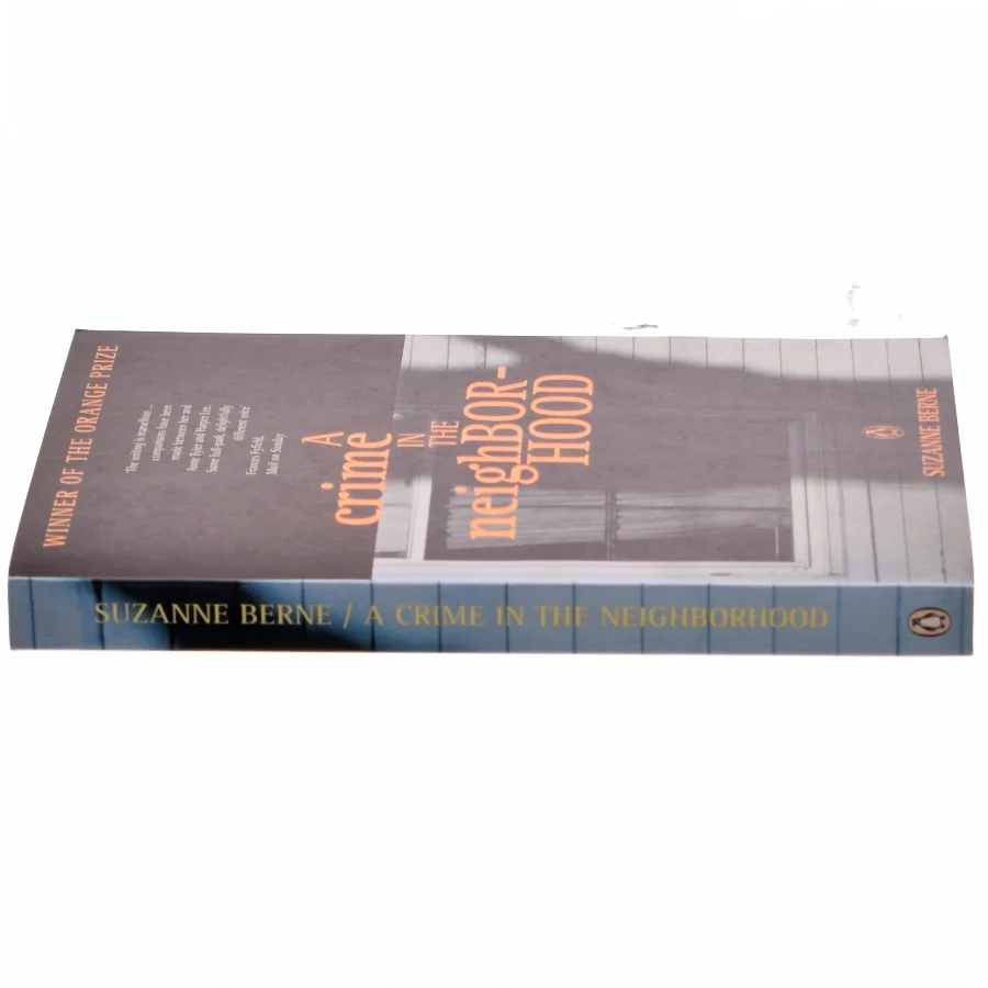 A crime in the neighborhood : a novel af Suzanne Berne (Bog)