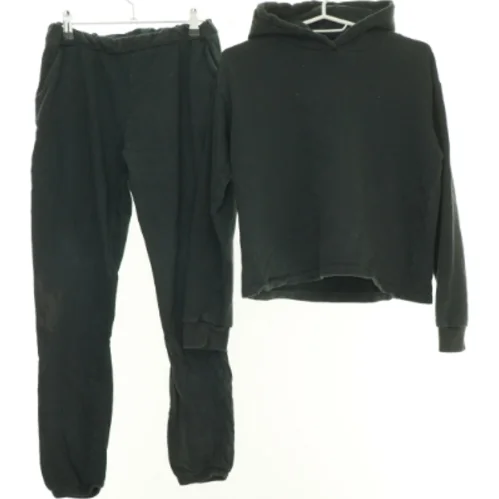 Sæt træningstøj fra Basic needs (str. 158 cm)