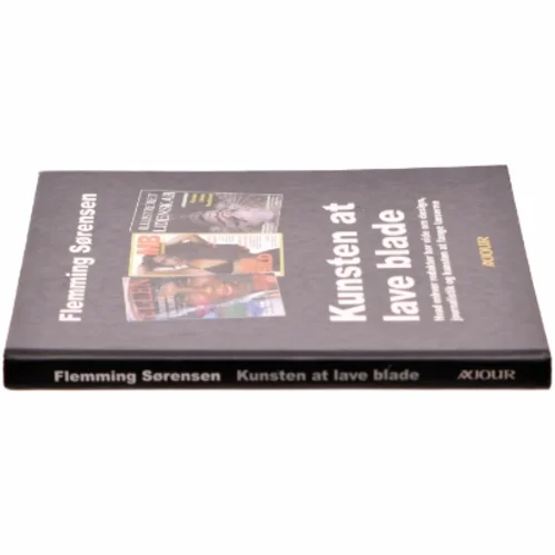 Kunsten at lave blade : hvad enhver redaktør bør vide om design, journalistik og kunsten at fange læserne af Flemming Sørensen (f. 1956) (Bog)