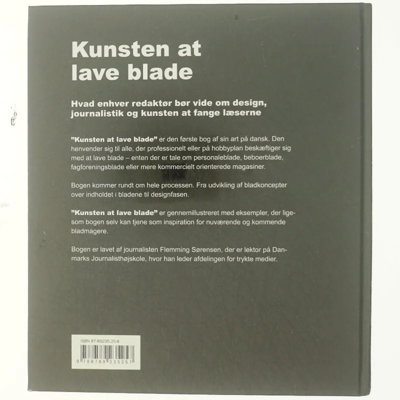 Kunsten at lave blade : hvad enhver redaktør bør vide om design, journalistik og kunsten at fange læserne af Flemming Sørensen (f. 1956) (Bog)