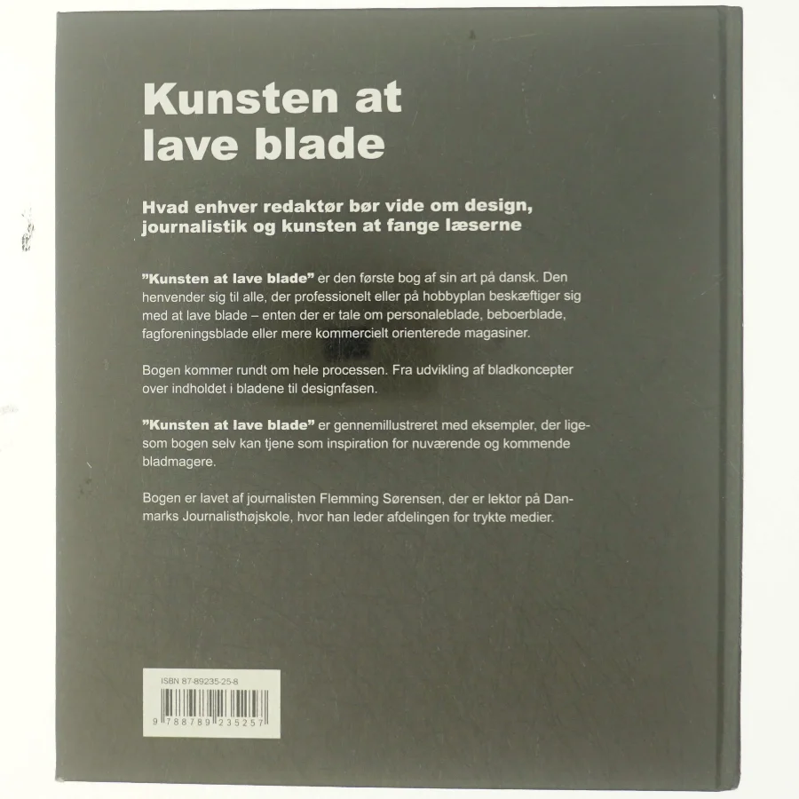 Kunsten at lave blade : hvad enhver redaktør bør vide om design, journalistik og kunsten at fange læserne af Flemming Sørensen (f. 1956) (Bog)