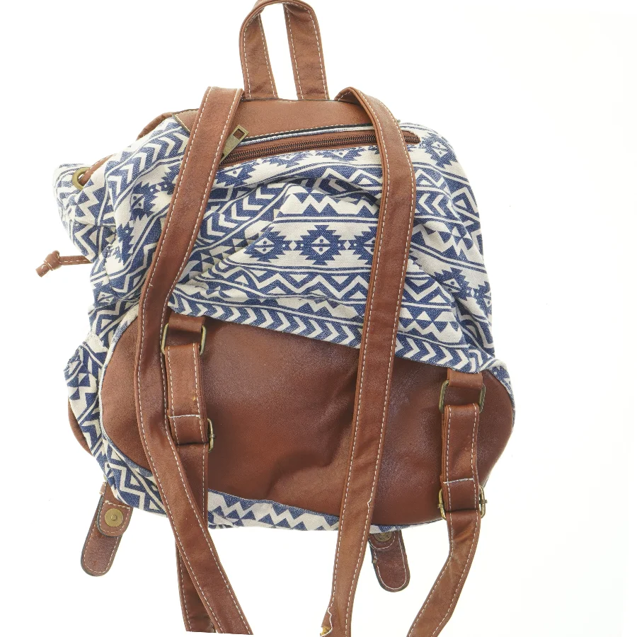 Mønstret rygsæk med læderdetaljer (str. 38x30 cm)