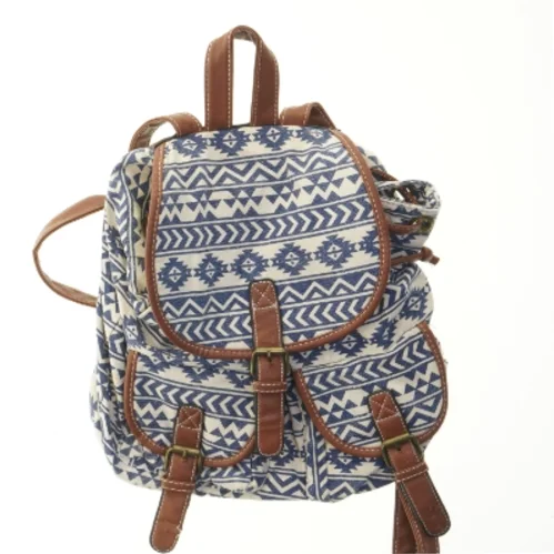 Mønstret rygsæk med læderdetaljer (str. 38x30 cm)