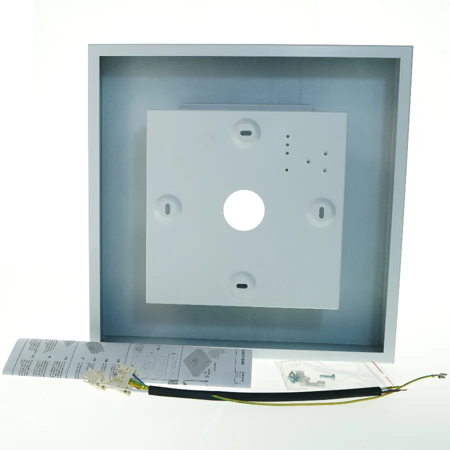 Loftlampe kasse med installationsdele fra Zumtobel (str. 40x40x8 cm)