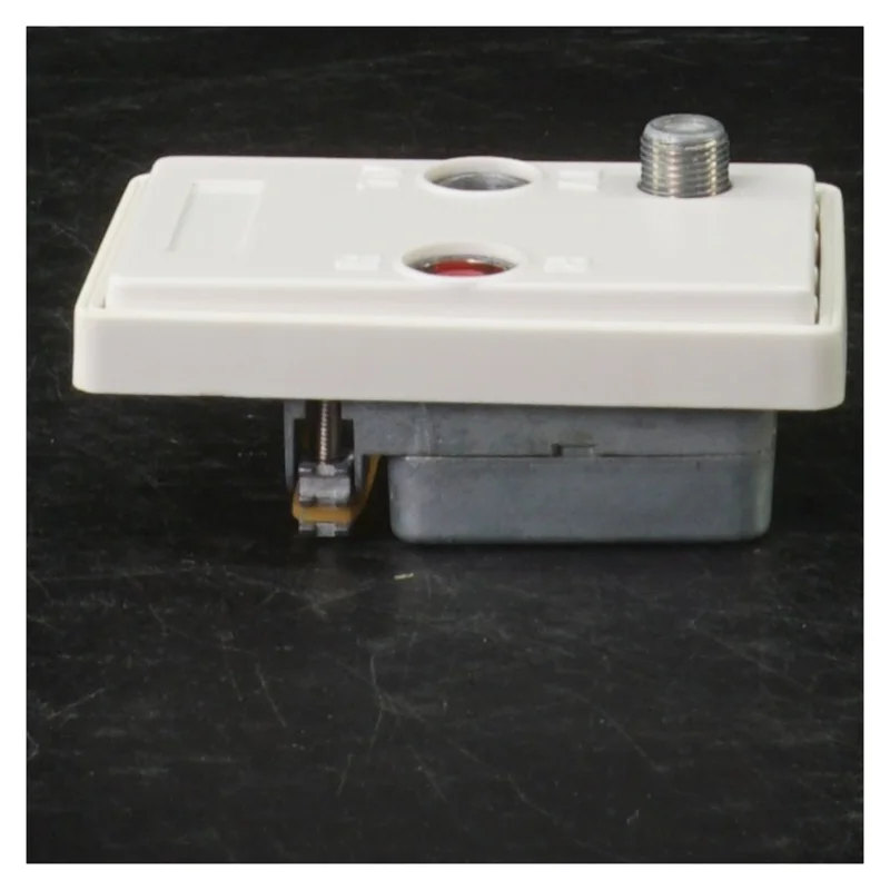 TV/FM/DATA stikdåse (str. 7,5 x 5 cm)