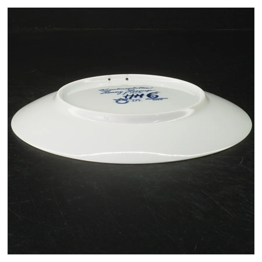 Blå dekoreret porcelænstallerken fra Henry Heerup (str. Ø. 20 cm)