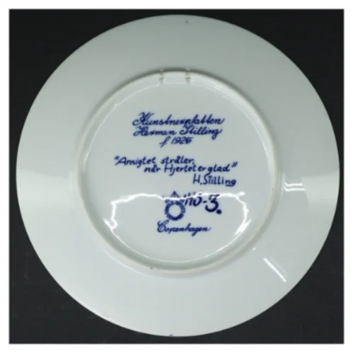 Dekorativ porcelænstallerken med motiv fra Herman Stilling (str. Ø. 20 cm)