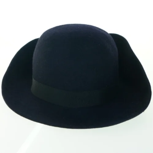 Damehat med bred skygge og flot sløjfe