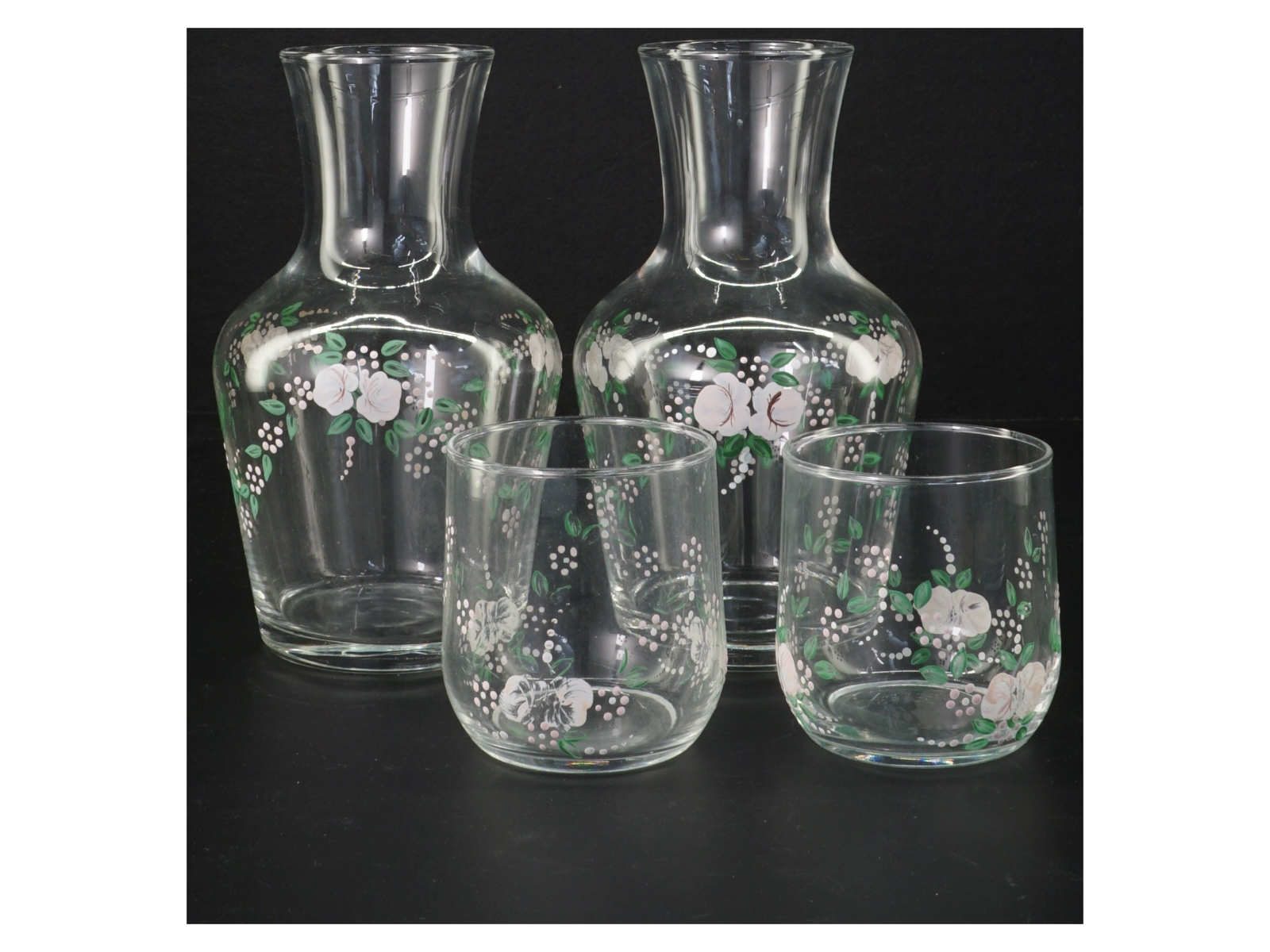 Sæt med malet glas karaffer og drikkeglas (str. 17 cm og 7,5 cm)