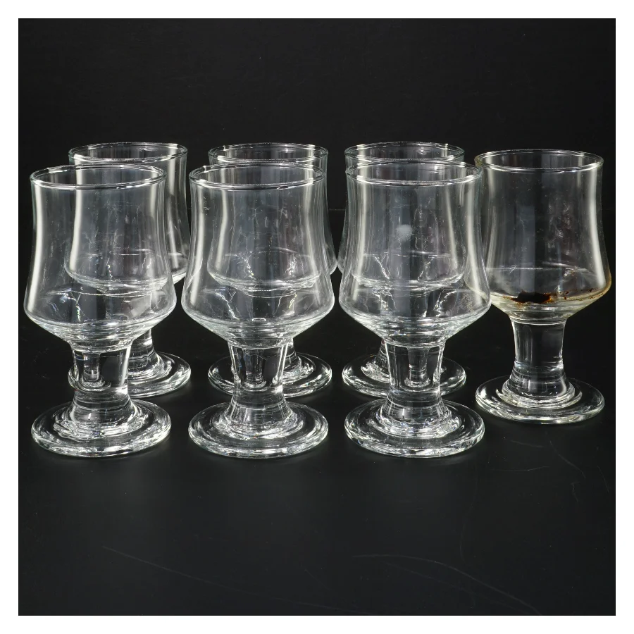 Sæt af 7 glas (str. H 11,5 cm, ø. 6 cm)