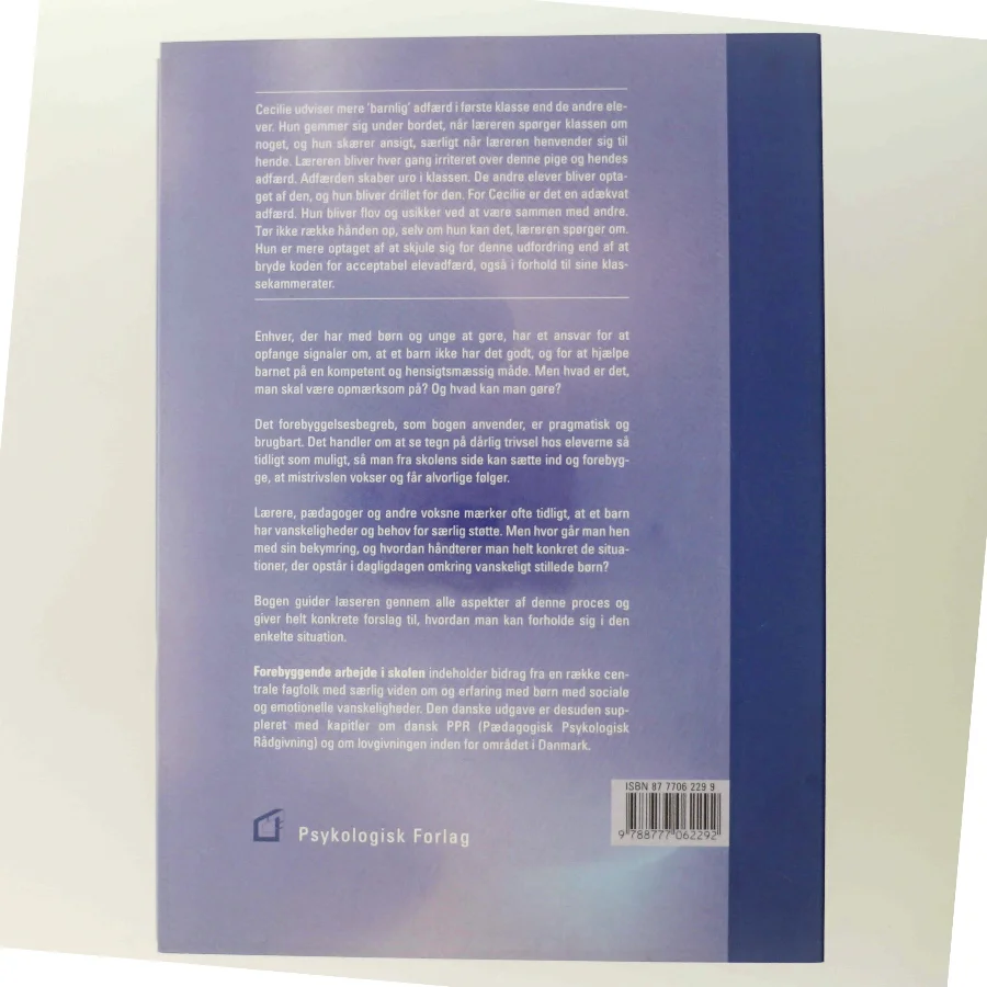 Forebyggende arbejde i skolen : om børn med sociale og emotionelle vanskeligheder af Ingeborg Marie Helgeland (Bog)