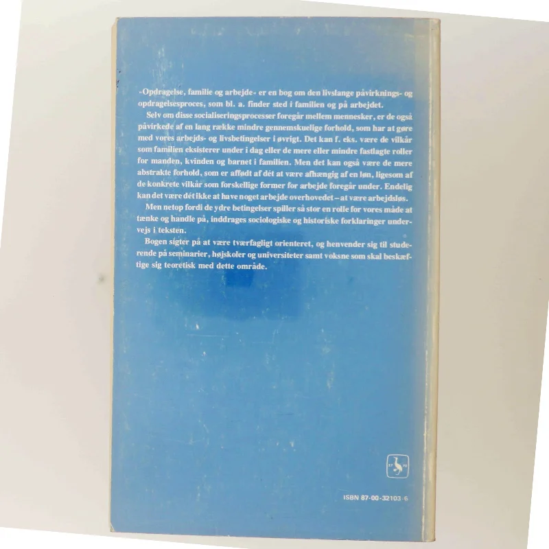 Opdragelse, familie og arbejde bog fra Gyldendal