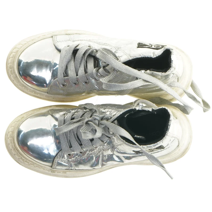 Sølvfarvede høje sneakers fra Calvin Klein (str. 32)