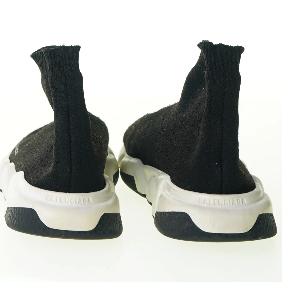 Sko fra Balenciaga (str. 29)