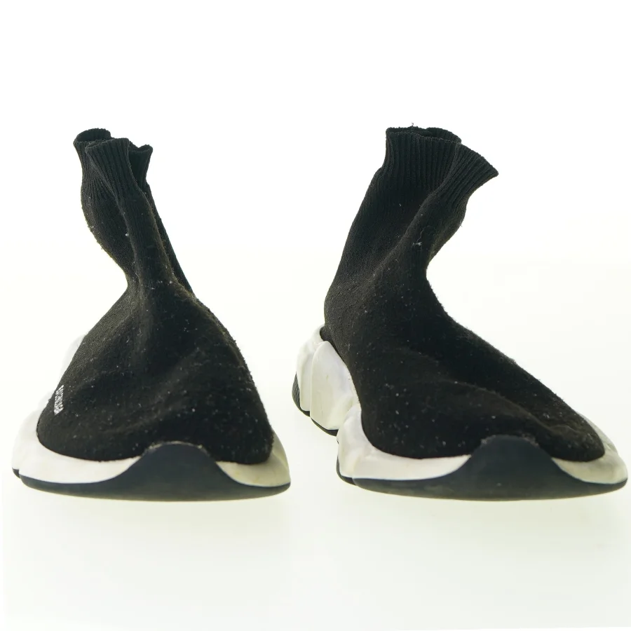 Sko fra Balenciaga (str. 29)