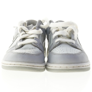 Brugte grå sneakers fra Nike (str. 33)