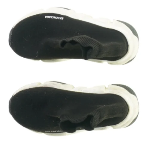 Sko fra Balenciaga (str. 27)