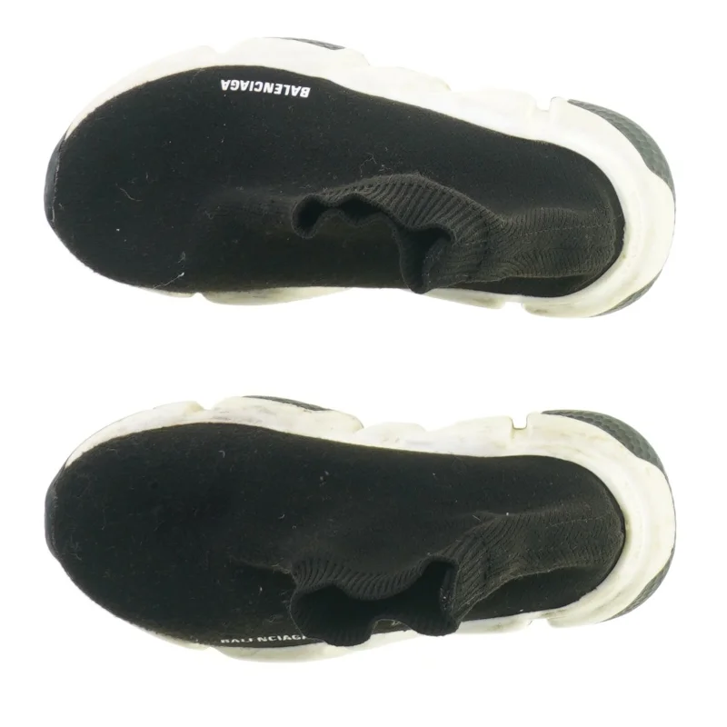 Sko fra Balenciaga (str. 27)