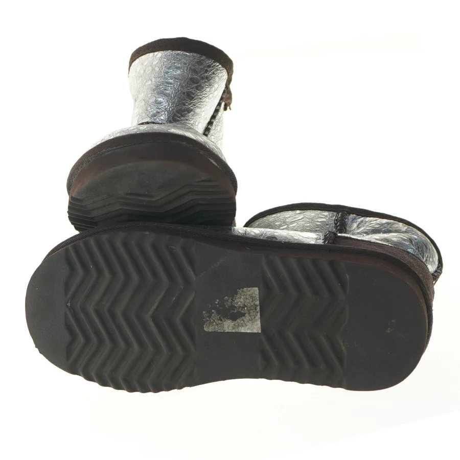 Sølvfarvede støvler med pelsfor (str. fod 22 cm)