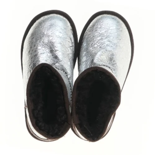 Sølvfarvede støvler med pelsfor (str. fod 22 cm)