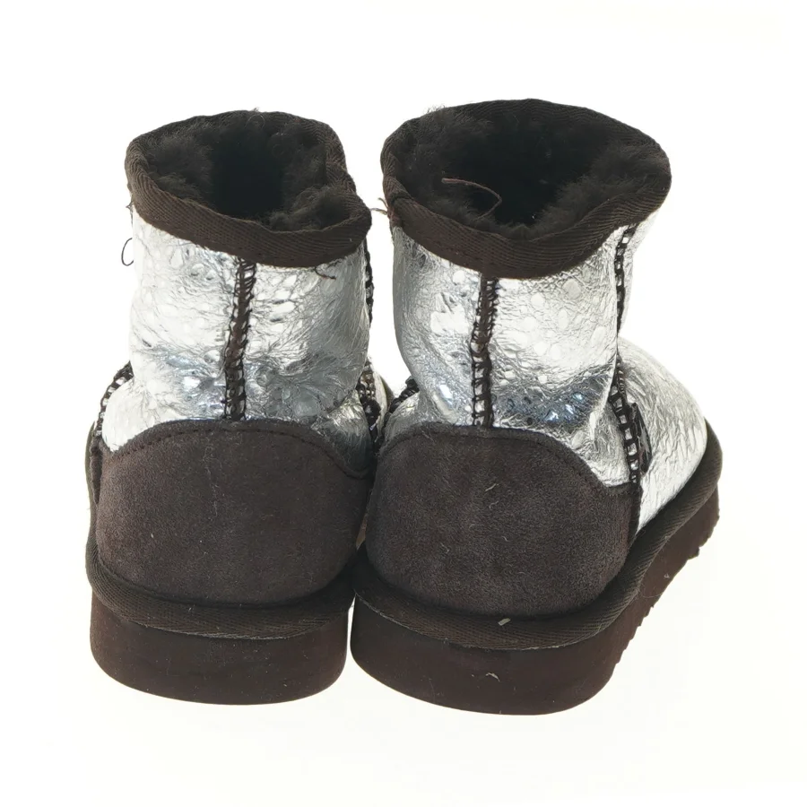 Sølvfarvede støvler med pelsfor (str. fod 22 cm)
