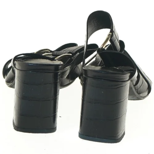 Sort hælsandal med krokodillemønster fra Billi Bi (str. 38 )