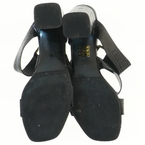 Sort hælsandal med krokodillemønster fra Billi Bi (str. 38 )