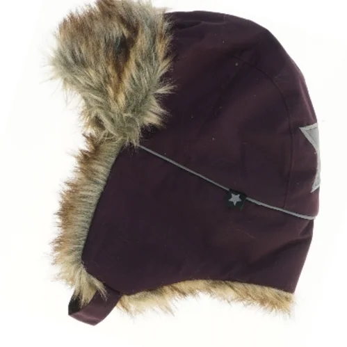 Vinterhue med pelskant fra Molo (str. 104)