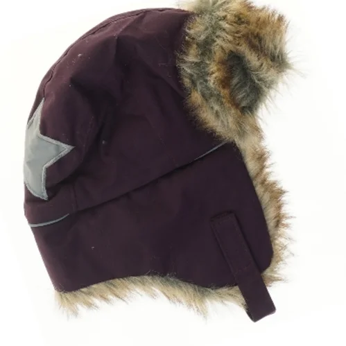 Vinterhue med pelskant fra Molo (str. 104)